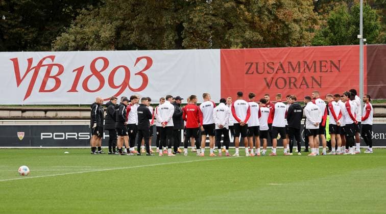 BAU 07 10 2025 Stuttgart Football VfB Stuttgart Training, Feature, Coach Sebastian Hoeneß Center