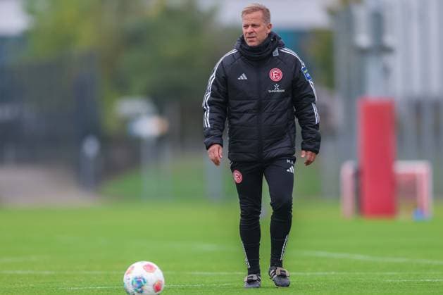Soccer 2 Bundesliga Training Fortuna Düsseldorf on 07 10 2025 at the training ground at the Merkur Spiel Arena in Düsseldorf Markus Anfang Trainer Head Coach Düsseldorf xJRx