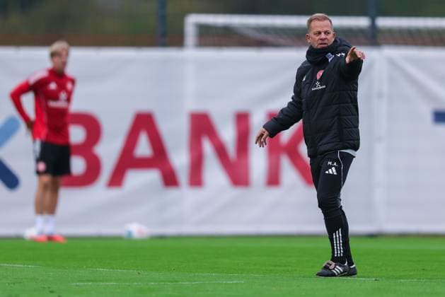 Soccer 2 Bundesliga Training Fortuna Düsseldorf on 07 10 2025 at the training ground at the Merkur Spiel Arena in Düsseldorf Markus Anfang Trainer Head Coach Düsseldorf xJRx