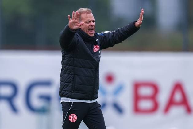 Soccer 2 Bundesliga Training Fortuna Düsseldorf on 07 10 2025 at the training ground at the Merkur Spiel Arena in Düsseldorf Markus Anfang Trainer Head Coach Düsseldorf xJRx