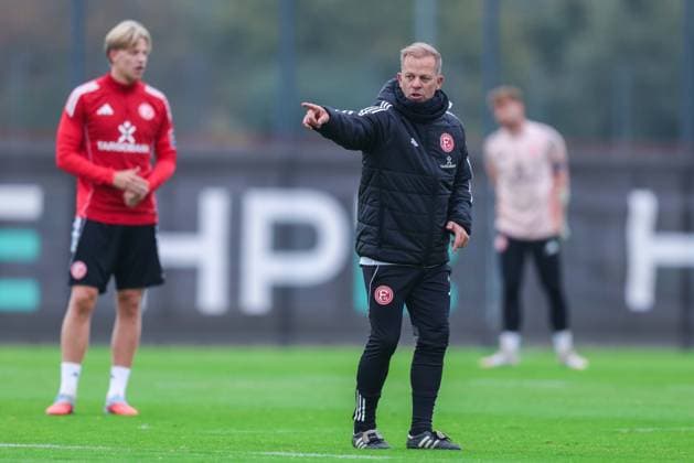 Soccer 2 Bundesliga Training Fortuna Düsseldorf on 07 10 2025 at the training ground at the Merkur Spiel Arena in Düsseldorf Markus Anfang Trainer Head Coach Düsseldorf xJRx