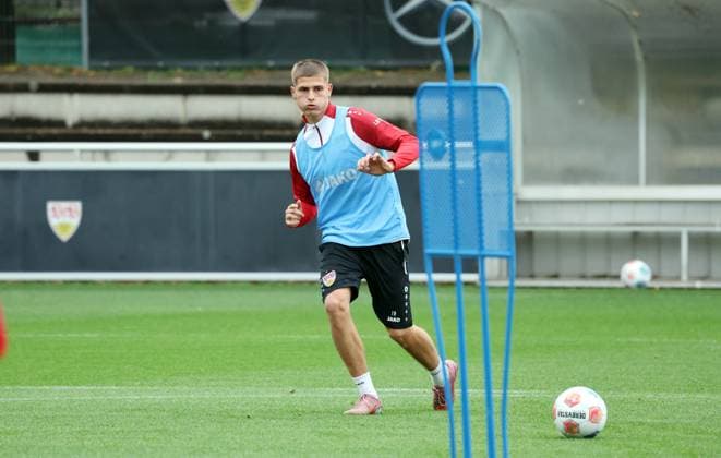 07 10 25 VfB Stuttgart Training Germany, Stuttgart, 07 10 2025, Football, Bundesliga, VfB Stuttgart Training Enis Redzepi