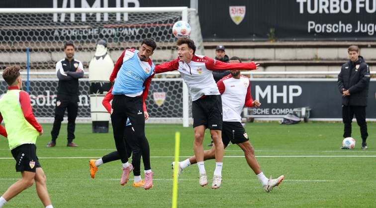 BAU 07 10 2025 Stuttgart soccer VfB Stuttgart training, top from l Tiago Tomas, Michael Glück