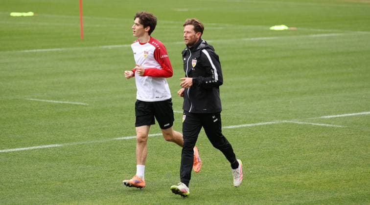 BAU 07 10 2025 Stuttgart Football VfB Stuttgart Training, f l Efe Korkut, Dr Andre Filipovic