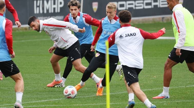 BAU 07 10 2025 Stuttgart soccer VfB Stuttgart training, from left Deniz Undav, Ameen Al Dakhil, Chris Führich
