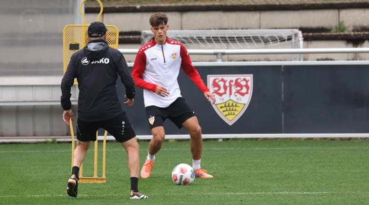 BAU 07 10 2025 Stuttgart soccer VfB Stuttgart training, Lauri Penna right