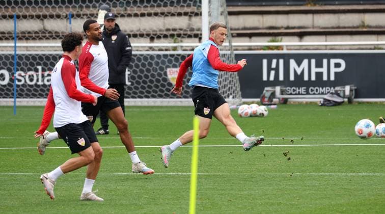 BAU 07 10 2025 Stuttgart Football VfB Stuttgart training, back from left Josha Vagnoman, Yannick Keitel