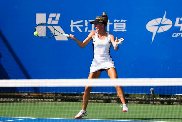 WUHAN, CHINA - OCTOBER 07: Magdalena Frech of Poland returns a shot in the Women s Singles Round of 64 match against Veronika Kudermetova on day 4 of 2025 Wuhan Open at Optics Valley International Tennis Center on October 7, 2025 in Wuhan, Hubei Province of China.  Copyright: xVCGx 111595660344