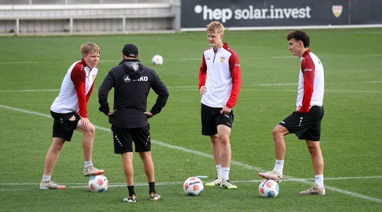 BAU 07 10 2025 Stuttgart Football VfB Stuttgart training, from left Julian Lüers, Nathaniel Weiss, Maximlian Herwerth, Michael Glück