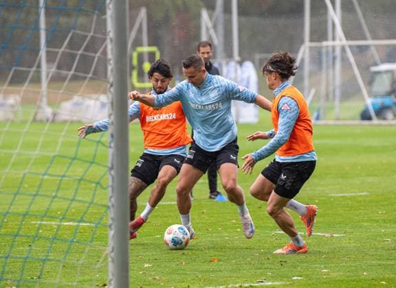 Soccer, Men, Season 2025 26, 2 Bundesliga, Hertha BSC, Training, f l Kevin Sessa Hertha BSC , Paul Seguin Hertha BSC , Fabian Reese Hertha BSC , 07 10 2025, Copyright: xSebastianxRäppold MatthiasxKochx