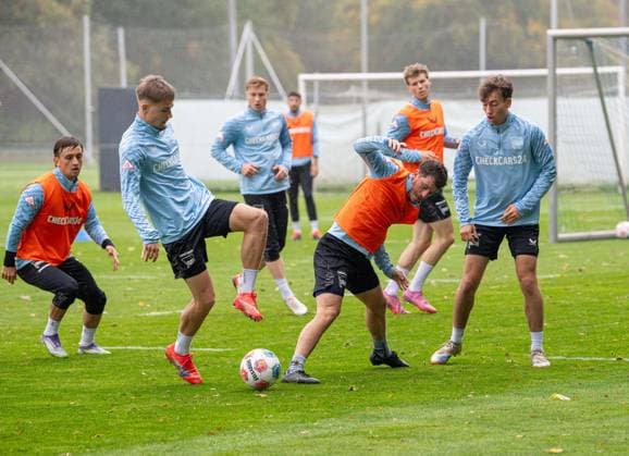 Soccer, Men, Season 2025 26, 2 Bundesliga, Hertha BSC, Training, f l Michal Karbownik Hertha BSC , Marten Winkler Hertha BSC , Diego Demme Hertha BSC , Tim Hoffmann Hertha BSC , 07 10 2025, Copyright: xSebastianxRäppold MatthiasxKochx