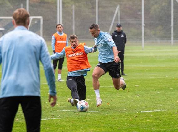 Soccer, Men, Season 2025 26, 2 Bundesliga, Hertha BSC, Training, f l Julian Eitschberger Hertha BSC , Michael Cuisance Hertha BSC , Paul Seguin Hertha BSC , 07 10 2025, Copyright: xSebastianxRäppold MatthiasxKochx