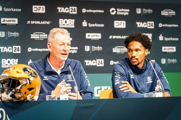 Monarchs Head Coach Greg Seamon speaks at Erima GFL Bowl press conference, PK, Pressekonferenz with Tyler Hudson listening Erima GFL Bowl 2025, press conference, Potsdam Royals vs Dresden Monarchs Copyright: xFootxBowl PatrickxKlixx