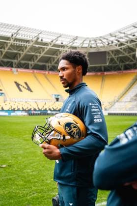 Monarchs Wide Receiver Tyler Hudson standing in Rudolf-Harbig-Stadion Erima GFL Bowl 2025, press conference, PK, Pressekonferenz Potsdam Royals vs Dresden Monarchs Copyright: xFootxBowl PatrickxKlixx
