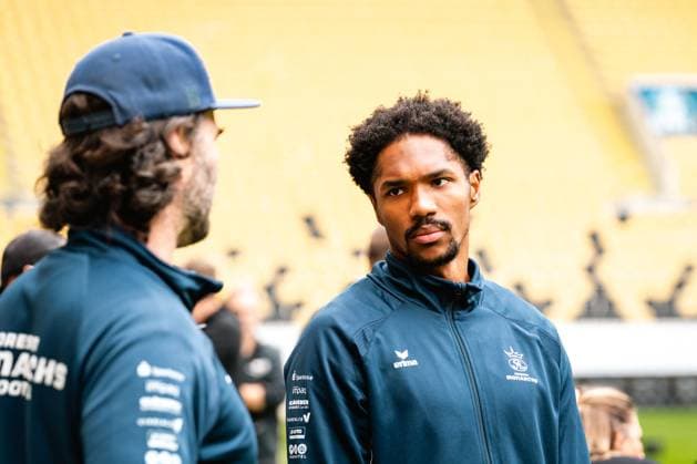 Monarchs wide receiver Tyler Hudson speaks with Monarchs OC Erima GFL Bowl 2025, press conference, PK, Pressekonferenz Potsdam Royals vs Dresden Monarchs Copyright: xFootxBowl PatrickxKlixx