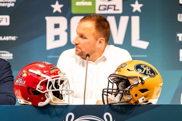 Helmets from Potsdam Royals and Dresdem Monarchs at Erima GFL Bowl press conference, PK, Pressekonferenz Erima GFL Bowl 2025, press conference, Potsdam Royals vs Dresden Monarchs Copyright: xFootxBowl PatrickxKlixx