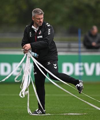 07 10 2025, xophax, Fußball , Fußball Bundesliga 1 FC Köln Saison 2025 2026 Training Trainer Lukas Kwasniok DFL DFB REGULATIONS PROHIBIT ANY USE OF PHOTOGRAPHS as IMAGE SEQUENCES and or QUASI VIDEO Koeln
