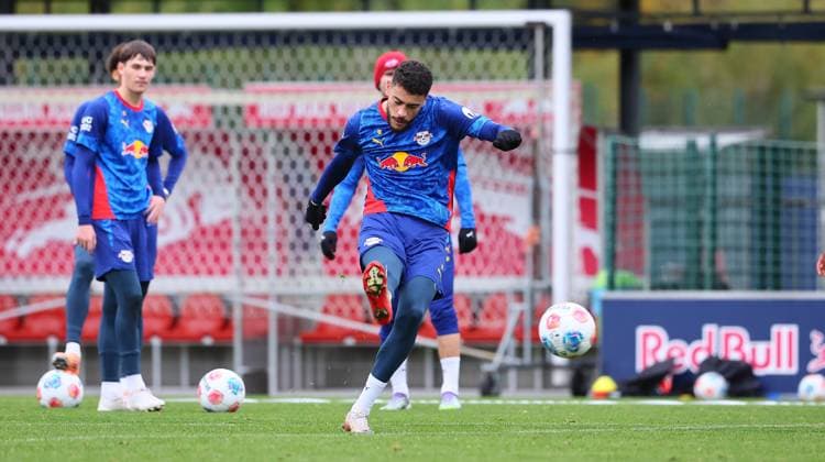 RB Leipzig Training Bundesliga Leipzig, 07 10 2025, RB Leipzig Training Center,Soccer Bundesliga , RB Leipzig Training , In the picture Romulo 40, RB Leipzig on the ball , Picture Point