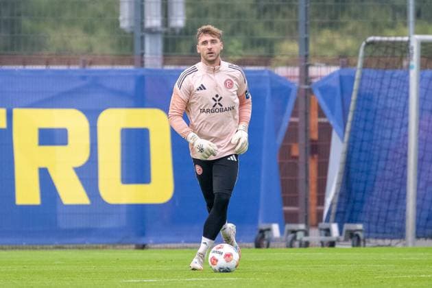 07 10 2025, Soccer 2 Bundesliga, Season 2025 2026, public training, Fortuna Düsseldorf on the training ground at the Merkur Spiel Arena in Düsseldorf Marcel Lotka Fortuna Duesseldorf, 01 on the ball Photo Kirchner Media TH Copyright: xKirchner-Media THx