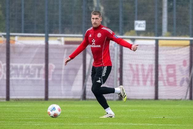 07 10 2025, Soccer 2 Bundesliga, Season 2025 2026, public training, Fortuna Düsseldorf on the training ground at the Merkur Spiel Arena in Düsseldorf Jordy de Wijs Fortuna Duesseldorf, 30 on the ball Photo Kirchner Media TH Copyright: xKirchner-Media THx