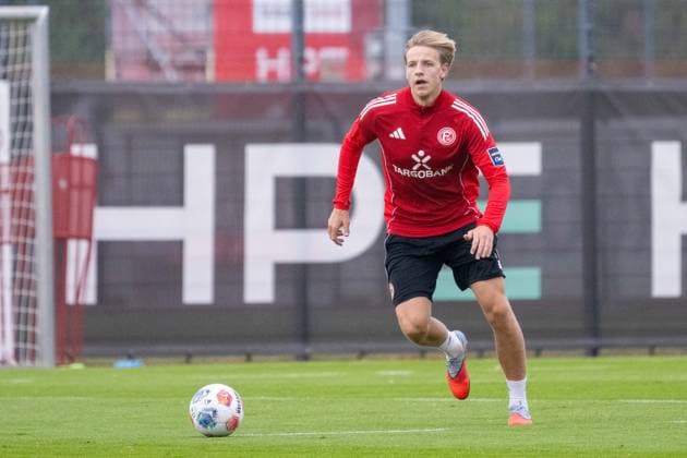 07 10 2025, Soccer 2 Bundesliga, Season 2025 2026, public training, Fortuna Düsseldorf at the training ground at the Merkur Spiel Arena in Düsseldorf Jesper Daland Fortuna Duesseldorf, 02 on the ball Photo Kirchner Media TH Copyright: xKirchner-Media THx