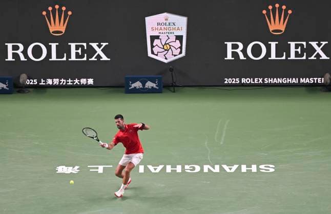 (251007) -- SHANGHAI, Oct. 7, 2025 -- Novak Djokovic competes during the men s singles round of 16 match between Novak Djokovic of Serbia and Jaume Munar of Spain at the ATP, Tennis Herren World Tour Shanghai Masters tennis tournament in Shanghai, east China, Oct. 7, 2025. ) (SP)CHINA-SHANGHAI-TENNIS-ATP TOUR-SHANGHAI MASTERS-MEN S SINGLES (CN) ChenxHaoming 