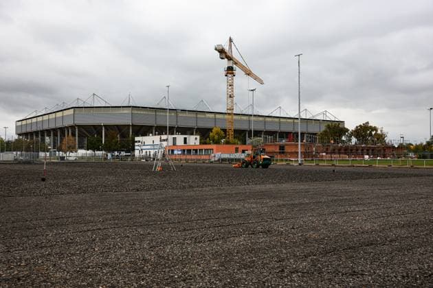 1 FC Magdeburg is extensively renovating its training ground, including a new functional building for the NLZ youth training center with a groundbreaking ceremony in August 2025 and the renovation of several training pitches These measures, which amount to a total investment of over 12 million euros, are intended to improve training conditions for professionals and young talent, are intended to improve training conditions for professionals and young talent and include new pitch heating systems, modern training areas and improved infrastructure such as a new sprinkler system 2 Football Bundesliga 2025 2026 season 1 FC Magdeburg training at the Avnet Arena in Magdeburg Football,men,Germany,07 10 2025