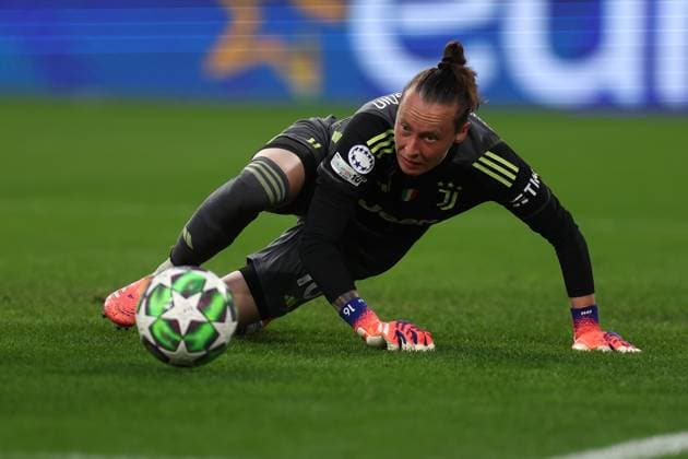 Juventus Fc v SL Benfica- UEFA Womens Champions League 2025 26 League Phase MD1 Pauline Peyraud-Magnin of Juventus Fc in action during the UEFA Womens Champions League Phase MD1 match between Juventus Fc and SL Benficaat Allianz Stadium on October 7, 2025 in Turin, Italy . Torino Allianz Stadium Italy Copyright: xMarcoxCanonierox
