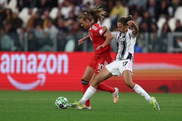Juventus Fc v SL Benfica- UEFA Womens Champions League 2025 26 League Phase MD1 Caroline Moller of SL Benfica and Emma Stolen Godo of Juventus Fc battle for the ball during the UEFA Womens Champions League Phase MD1 match between Juventus Fc and SL Benficaat Allianz Stadium on October 7, 2025 in Turin, Italy . Torino Allianz Stadium Italy Copyright: xMarcoxCanonierox