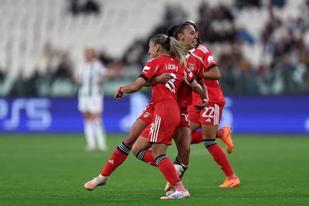Juventus Fc v SL Benfica- UEFA Womens Champions League 2025 26 League Phase MD1 Anna Gasper of SL Benfica celebrates with his team mates after scoring a goal during the UEFA Womens Champions League Phase MD1 match between Juventus Fc and SL Benficaat Allianz Stadium on October 7, 2025 in Turin, Italy . Torino Allianz Stadium Italy Copyright: xMarcoxCanonierox