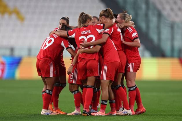 Juventus Fc v SL Benfica- UEFA Womens Champions League 2025 26 League Phase MD1 Anna Gasper of SL Benfica celebrates with his team mates after scoring a goal during the UEFA Womens Champions League Phase MD1 match between Juventus Fc and SL Benficaat Allianz Stadium on October 7, 2025 in Turin, Italy . Torino Allianz Stadium Italy Copyright: xMarcoxCanonierox