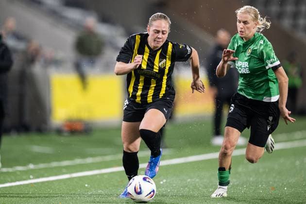 251007 Alice Bergström of Häcken and Nicola BrzÄ™czek of Katowice during the Uefa Women™s Europa Cup football match between Häcken and Katowice on October 7, 2025 in Gothenburg Photo Daniel Stiller BILDBYRAN kod DS DS0515 fotboll football soccer fotball europa cup häcken katowice uefa womenÂs europa cup dam bbeng  Copyright: DANIELxSTILLER BB251007DS015