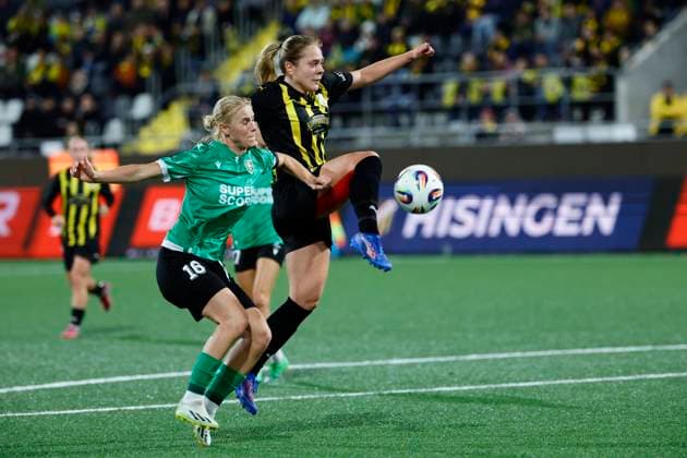 GÖTEBORG, SWEDEN 20251007 Katowices Nicola BrzÄ™czek and Häckens Alice Bergström during Tuesdays second qualifying round for the Europa Cup, match 1 in the best of 2, between BK Häcken and GKS Katowice at Bravida Arena Hisingen Arena GÖTEBORG SWEDEN x9200x  Copyright: xAdamxIhse TTx KVAL EUROPA CUP HÄCKEN-KATOWICE