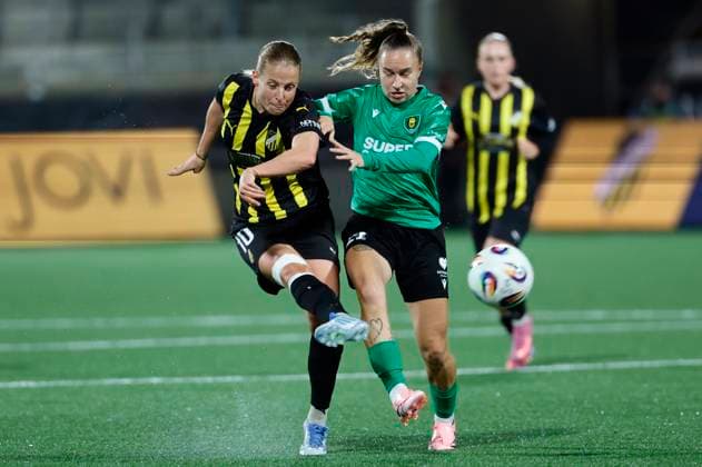 GOTHENBURG, SWEDEN 20251007 Häckens Anna Anvegard and Katowices Victoria Kalaberova during the UEFA Europa Cup, second qualifying round 1st leg, between BK Häcken and GKS Katowice at Hisingen Arena in Gothenburg, Sweden October 7, 2025 GÖTEBORG SWEDEN x9200x  Copyright: xAdamxIhse TTx QUELIFIER EUROPA CUP HÄCKEN-KATOWICE