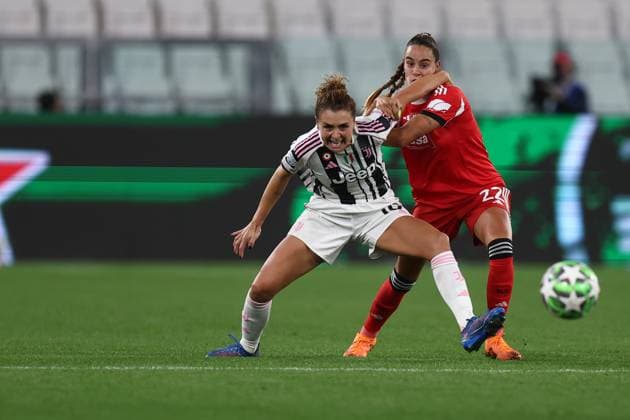 Juventus Fc v SL Benfica- UEFA Womens Champions League 2025 26 League Phase MD1 Cristiana Girelli of Juventus Fc and Diana Gomes of SL Benfica battle for the ball during the UEFA Womens Champions League Phase MD1 match between Juventus Fc and SL Benficaat Allianz Stadium on October 7, 2025 in Turin, Italy . Torino Allianz Stadium Italy Copyright: xMarcoxCanonierox