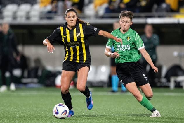 251007 Mary Caroline Wickenheiser of Häcken and Klaudia Maciazka of Katowice during the Uefa Women s Europa Cup football match between Häcken and Katowice on October 7, 2025 in Gothenburg Photo Daniel Stiller BILDBYRAN kod DS DS0515 fotboll football soccer fotball europa cup häcken katowice uefa womenÂs europa cup dam bbeng  Copyright: DANIELxSTILLER BB251007DS035