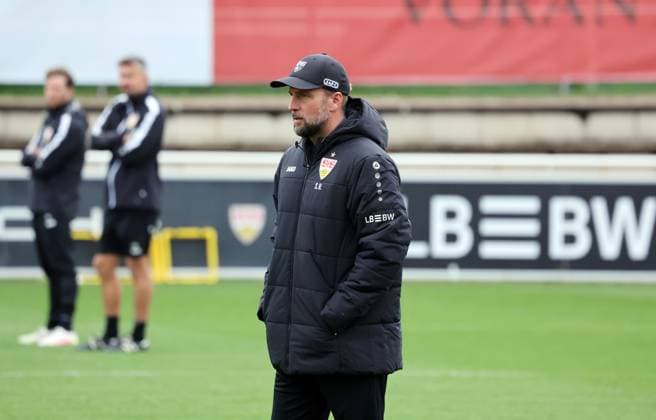 07 10 25 VfB Stuttgart Training Germany, Stuttgart, 07 10 2025, Football, Bundesliga, VfB Stuttgart Training Sebastian Hoeneß Trainer