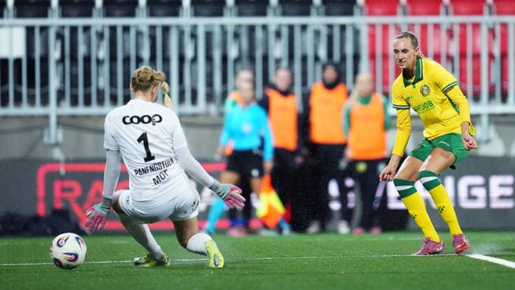 STOCKHOLM, SWEDEN 20251007 Hammarby s Ellen Wangerheim and Brann s Signe Gaupset during Tuesday s second qualifying round for the European Cup, match 1 in the best of 2, between Hammarby IF and SK Brann at Grimsta IP STOCKHOLM SWEDEN x11288x  Copyright: xPontusxOrre TTx EUROPEAN CUP QUALIFICATIONS HAMMARBY-BRANN