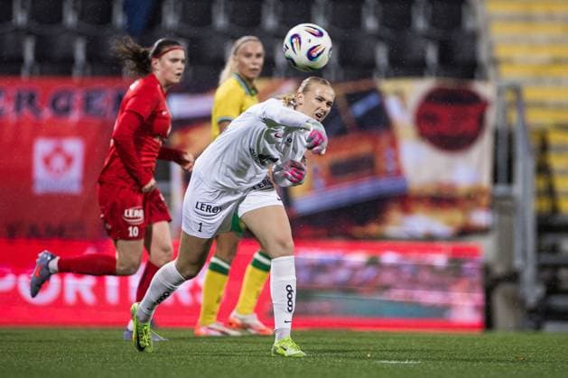 251007 Goalkeeper Selma Panengstuen of Brann during the UEFA Women s Europa Cup football match between Hammarby and Brann on October 7, 2025 in Stockholm Photo Kenta Jönsson BILDBYRAN COP 210 KJ0277 fotboll football soccer fotball uefa womens europa cup hammarby brann women dam bbeng  Copyright: KENTAxJÖNSSON BB251007KJ066