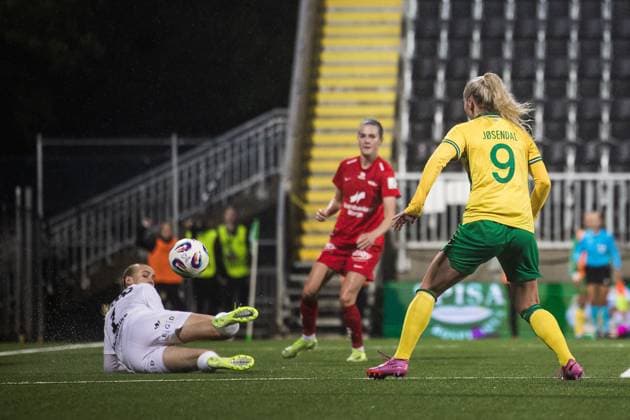 251007 Goalkeeper Selma Panengstuen of Brann and Anna Josendal of Hammarby during the UEFA Women s Europa Cup football match between Hammarby and Brann on October 7, 2025 in Stockholm Photo Kenta Jönsson BILDBYRAN COP 210 KJ0277 fotboll football soccer fotball uefa womens europa cup hammarby brann women dam bbeng  Copyright: KENTAxJÖNSSON BB251007KJ079