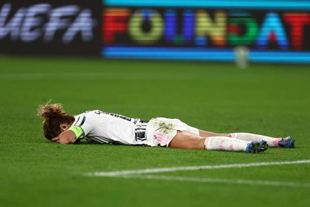 Juventus Fc v SL Benfica- UEFA Womens Champions League 2025 26 League Phase MD1 Cristiana Girelli of Juventus Fc lies on the ground during the UEFA Womens Champions League Phase MD1 match between Juventus Fc and SL Benficaat Allianz Stadium on October 7, 2025 in Turin, Italy . Torino Allianz Stadium Italy Copyright: xMarcoxCanonierox