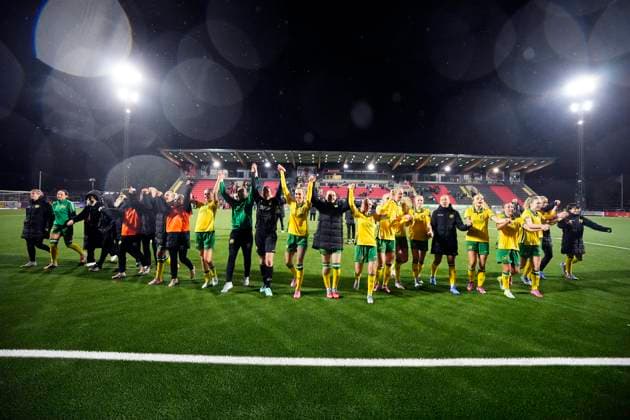 STOCKHOLM, SWEDEN 20251007 Hammarby players cheer with the fans after the victory in Tuesdays second qualifying round of the Europa Cup, match 1 in the best of 2, between Hammarby IF and SK Brann at Grimsta IP STOCKHOLM SWEDEN x11288x  Copyright: xPontusxOrre TTx KVAL EUROPA CUP HAMMARBY-BRANN