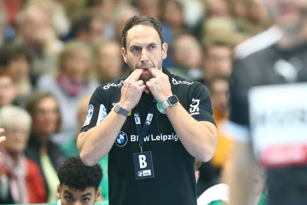 Leipzig, 04 10 2025, QUARTERBACK Immobilien ARENA, Handball, Men, Season 2025 2026, Bundesliga , SC DHfK Leipzig SG Flensburg Handewitt , In the picture Coach Raul Alonso Leipzig ,