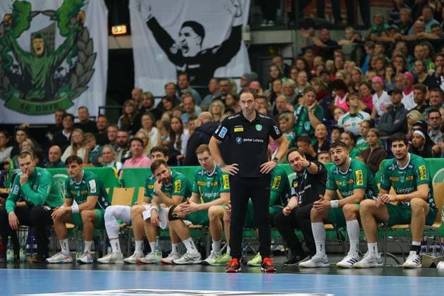 Leipzig, 04 10 2025, QUARTERBACK Immobilien ARENA, Handball, Men, Season 2025 2026, Bundesliga , SC DHfK Leipzig SG Flensburg Handewitt 24 42 11 21 , In the picture Coach Raul Alonso Leipzig ,