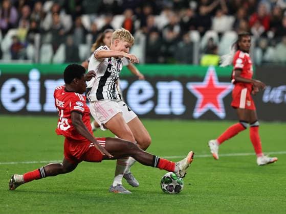 Juventus FC v SL Benfica - UEFA Women s Champions League 2025 26 League Phase MD1 Paulina Krumbiegel participates in the UEFA Women s Champions League 2025-2026 match between Juventus Women and Benfica Women in Torino, Italy, on October 7, 2025. Torino ITA Italy  Copyright: xLorisxRosellix originalFilename:roselli-juventus251007_nptfY.jpg