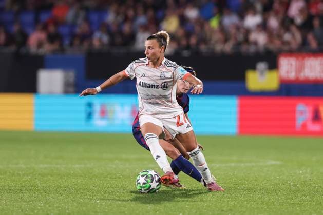 October 7, 2025, Sant Joan Despi, Barcelona, Spain: Arianna Caruso of FC Bayern Munchen in action during the UEFA WomenÃ¢â‚¬â ¢s Champions League 2025 26 League Phase MD1, football match played between FC Barcelona, Barca and FC Bayern Munchen at Johan Cruyff Stadium on October 07, 2025 in Sant Joan Despi, Spain. Sant Joan Despi Spain - ZUMAa181 20251007_zaa_a181_103 Copyright: xJavierxBorregox