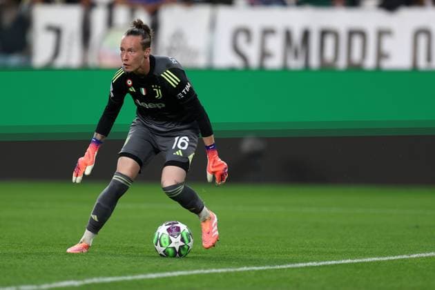Juventus Fc v SL Benfica - UEFA Women Champions League 2025 26 League Phase MD1 Pauline Peyraud-Magnin of Juventus Fc in action during the UEFA Women Champions League Phase MD1 match between Juventus Fc and SL Benfica at Allianz Stadium on October 7, 2025 in Turin, Italy . Torino Allianz Stadium Italy Copyright: xMarcoxCanonierox
