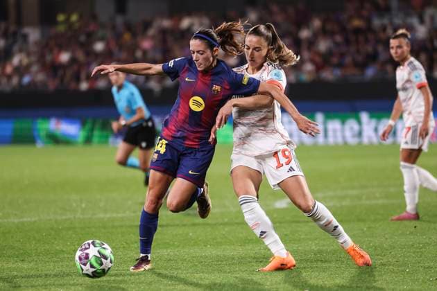 October 7, 2025, Sant Joan Despi, Barcelona, Spain: Aitana Bonmati Conca of FC Barcelona, Barca and Katharina Naschenweng of FC Bayern Munchen compete for the ball during the UEFA WomenÃ¢â‚¬â ¢s Champions League 2025 26 League Phase MD1, football match played between FC Barcelona and FC Bayern Munchen at Johan Cruyff Stadium on October 07, 2025 in Sant Joan Despi, Spain. Sant Joan Despi Spain - ZUMAa181 20251007_zaa_a181_105 Copyright: xJavierxBorregox