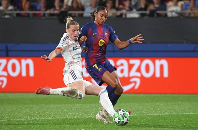 FC Barcelona, Barca v FC Bayern Munchen - UEFA Women s Champions League 2025 26 League Phase MD1 Salma Paralluelo and Franziska Kett play during the match between FC Barcelona Women and FC Bayern Munich Women, corresponding to matchday 1 of the league phase of the UEFA Women s Champions League, at the Johan Cruyff Stadium in Barcelona, Spain, on October 7, 2025. Barcelona Barcelona Spain  Copyright: xUrbanandsportx originalFilename:urbanandsport-fcbarcel251007_np0bk.jpg