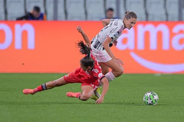 Juventus FC v SL Benfica - UEFA Women s Champions League 2025 26 League Phase MD1 Emma Stolen Godo of Juventus contrasts with Marit Bratberg Lund of SL Benfica during the UEFA Women s Champions League match between Juventus Women and SL Benfica at Allianz Stadium in Torino, Italy, on October 7, 2025. Torino Italy  Copyright: xAndreaxxAmatox originalFilename:amato-notitle251007_npbvg.jpg